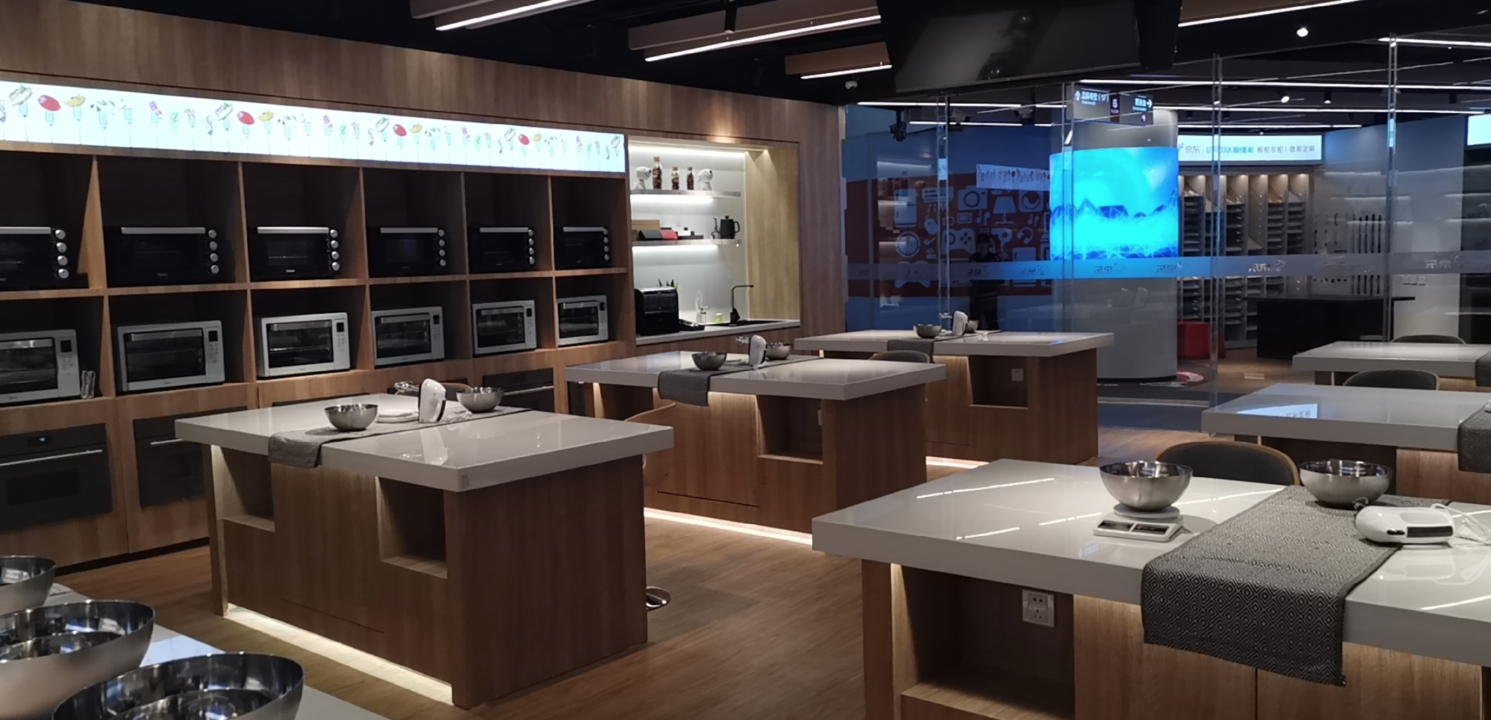 焦點分(fēn)析丨京東(dōng)總想“做(zuò)網紅(hóng)”